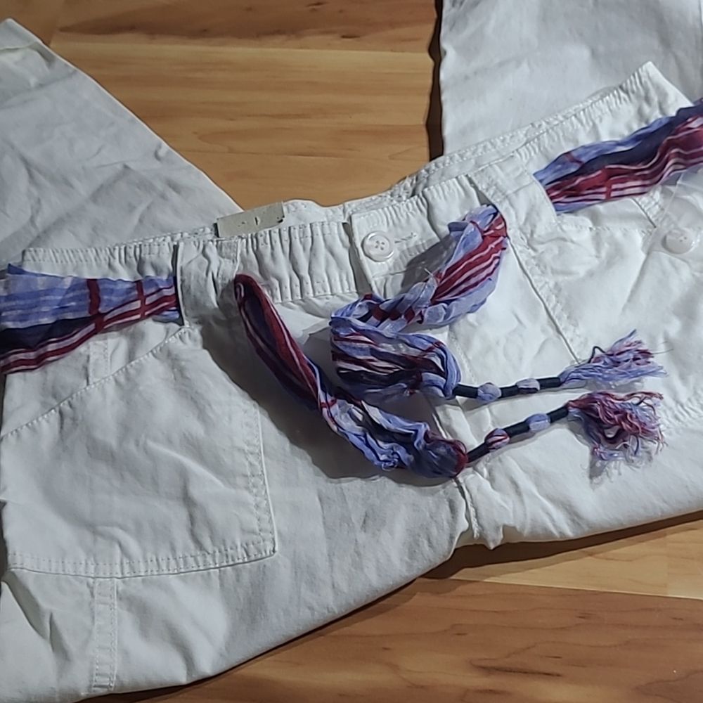 💥Brand New!💥 Living Planet Women's Capris - SIZE 14